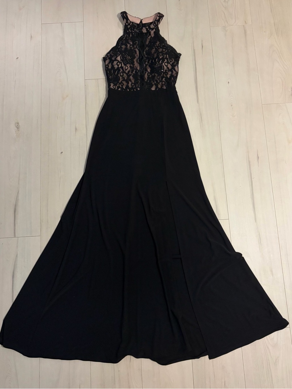 Elegant Black Lace Halter Evening Dress